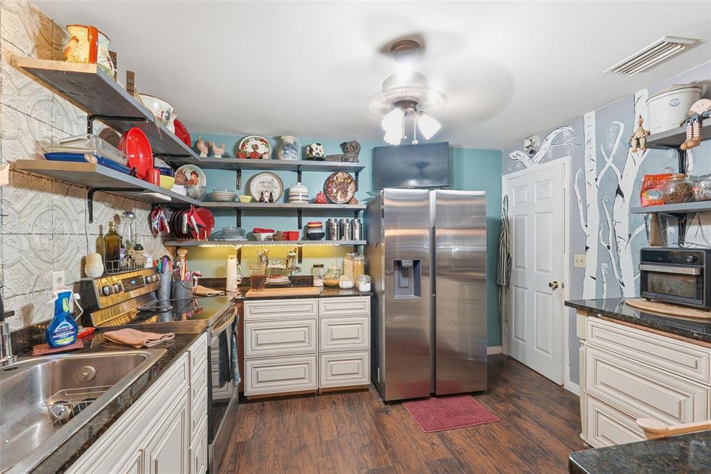 17603 Cranbrook Drive Lutz, FL 33549 - Photo 8 of 26