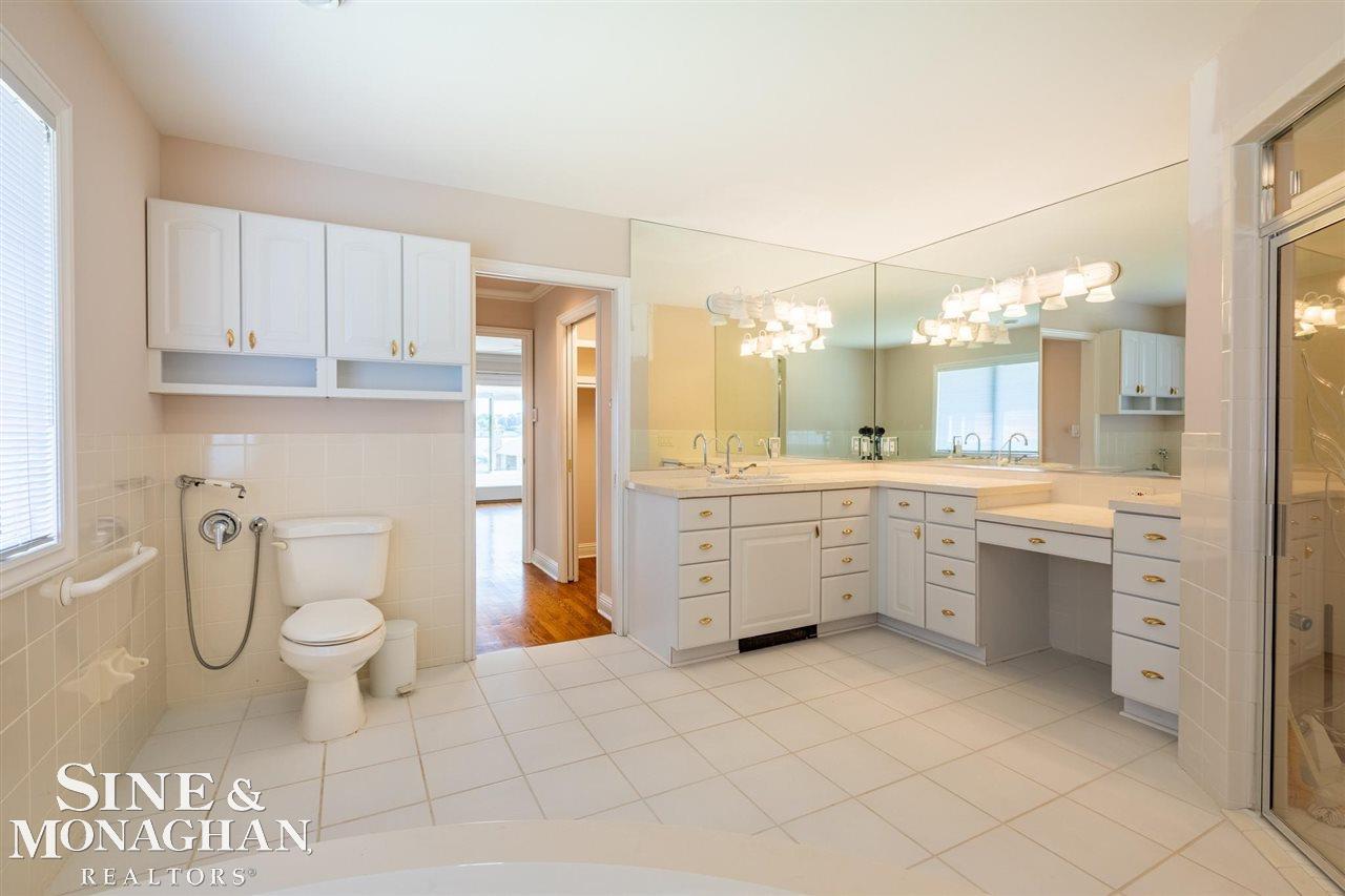1933 River Road St. Clair, MI 48079 - Photo 17 of 38 50058637-16.JPG