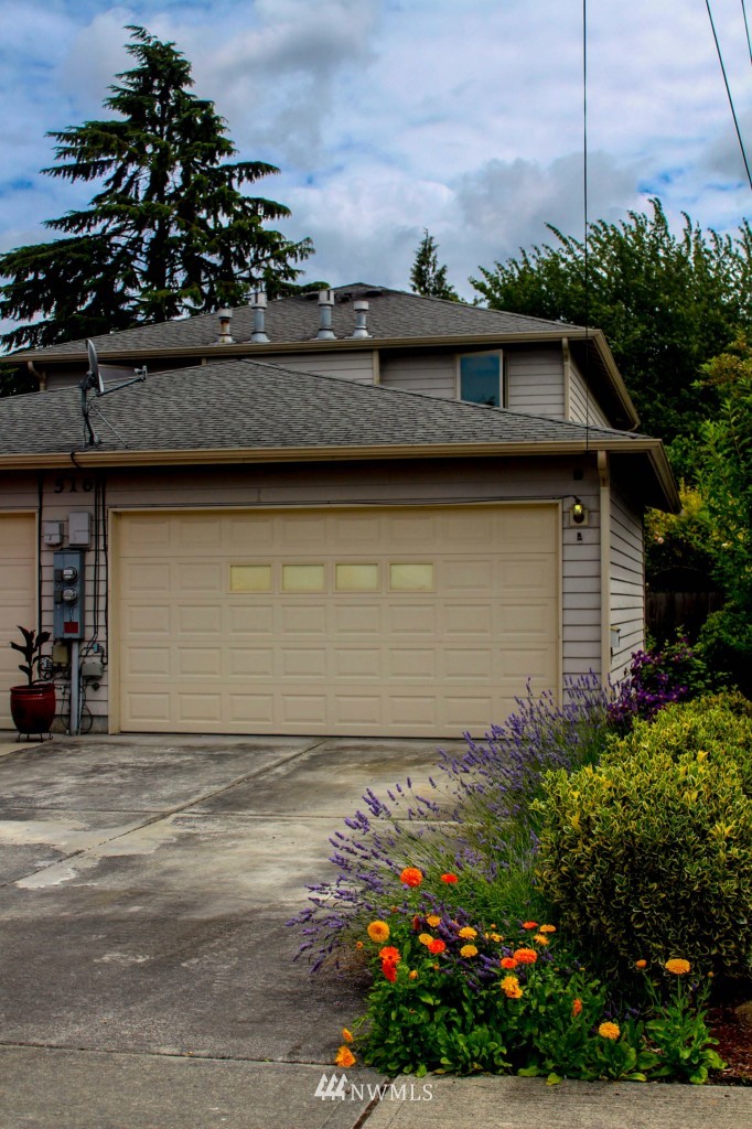 516 Williams Avenue South, Unit B Renton, WA 98057 - Photo 1 of 18 Gallery Image 1