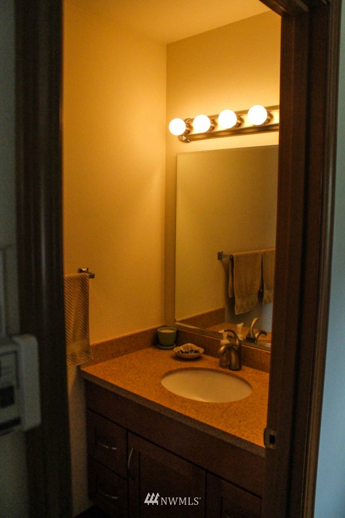 516 Williams Avenue South, Unit B Renton, WA 98057 - Photo 9 of 18 Gallery Image 9