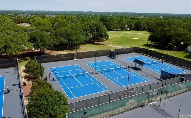 $995,000 | 31045 Post Oak Trail, Fair Oaks Ranch, TX 78015