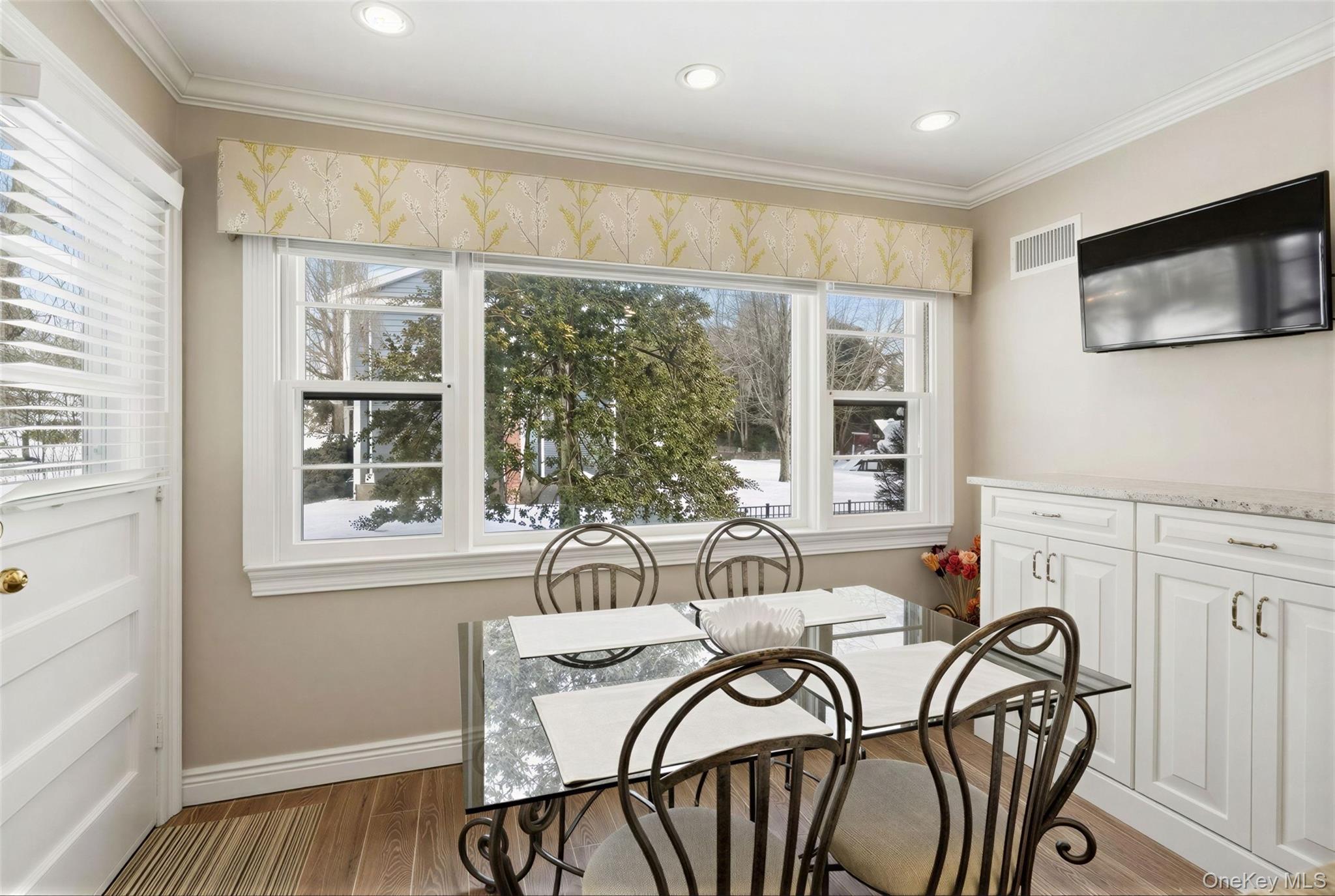 36 Country Ridge Drive Rye Brook, NY 10573 - Photo 6 of 24 Kitchen Table