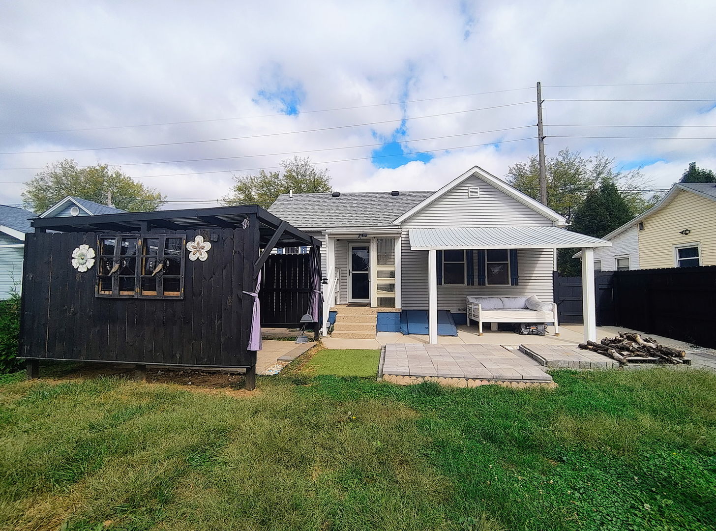 1041 West Dakota Street Spring Valley, IL 61362 - Photo 14 of 15 a front view of a house with garden