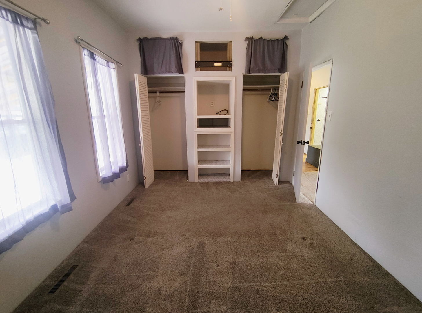 1041 West Dakota Street Spring Valley, IL 61362 - Photo 4 of 15 a view of an empty room with a kitchen