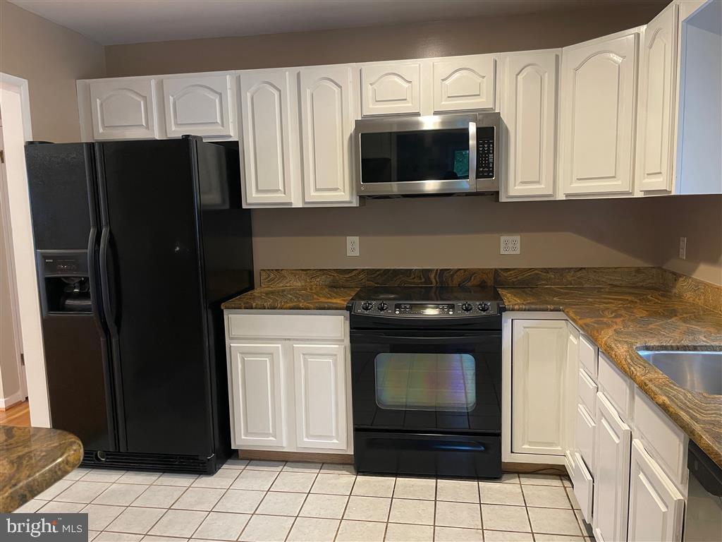 1934 Mcfall Street McLean, VA 22101 - Photo 2 of 6 kitchen