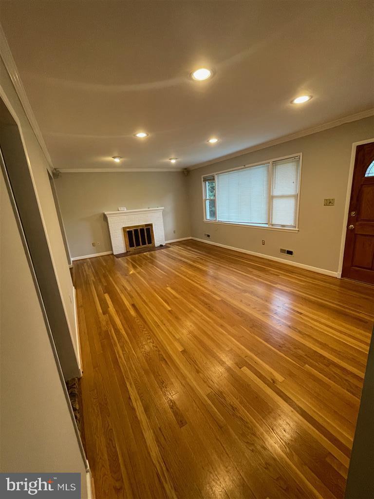 1934 Mcfall Street McLean, VA 22101 - Photo 3 of 6 Living Room