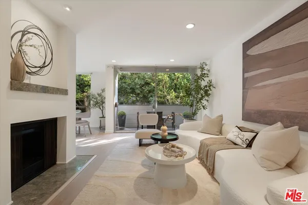 $4,900 | 429 North Oakhurst Drive, Unit 203, Beverly Hills, CA 90210