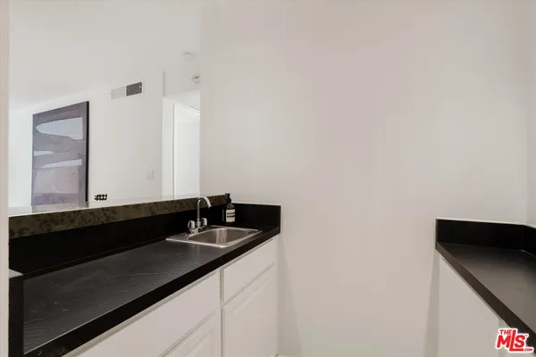 $5,050 | 429 North Oakhurst Drive, Unit 203, Beverly Hills, CA 90210