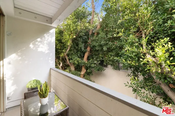 $5,050 | 429 North Oakhurst Drive, Unit 203, Beverly Hills, CA 90210