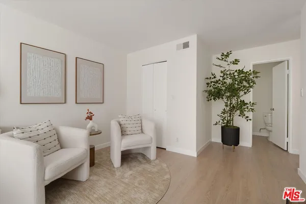 $5,050 | 429 North Oakhurst Drive, Unit 203, Beverly Hills, CA 90210