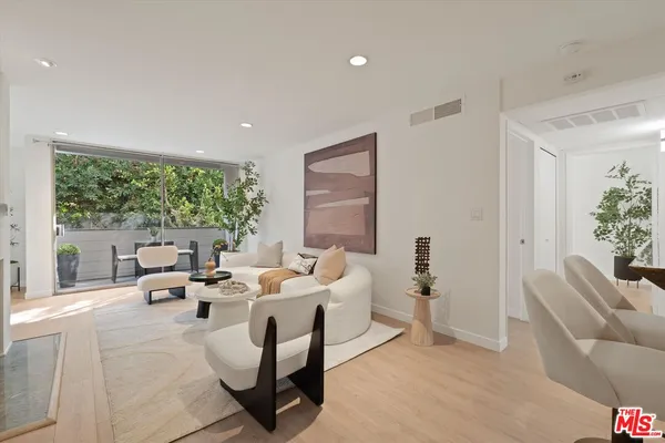 $5,050 | 429 North Oakhurst Drive, Unit 203, Beverly Hills, CA 90210