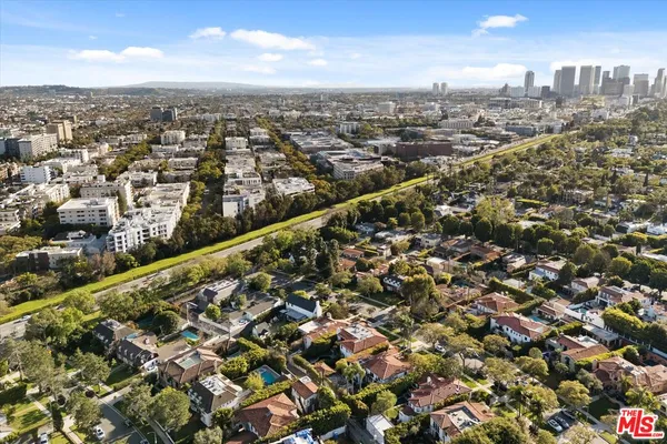 $5,050 | 429 North Oakhurst Drive, Unit 203, Beverly Hills, CA 90210