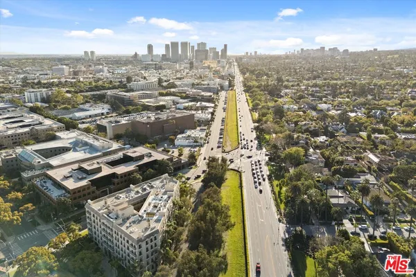 $5,050 | 429 North Oakhurst Drive, Unit 203, Beverly Hills, CA 90210