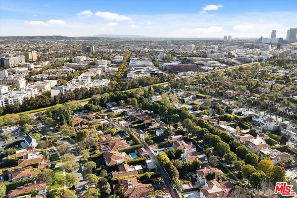 $5,050 | 429 North Oakhurst Drive, Unit 203, Beverly Hills, CA 90210