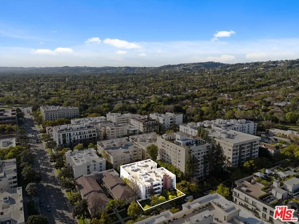 $5,050 | 429 North Oakhurst Drive, Unit 203, Beverly Hills, CA 90210