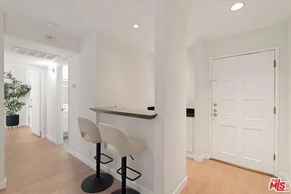 $5,050 | 429 North Oakhurst Drive, Unit 203, Beverly Hills, CA 90210