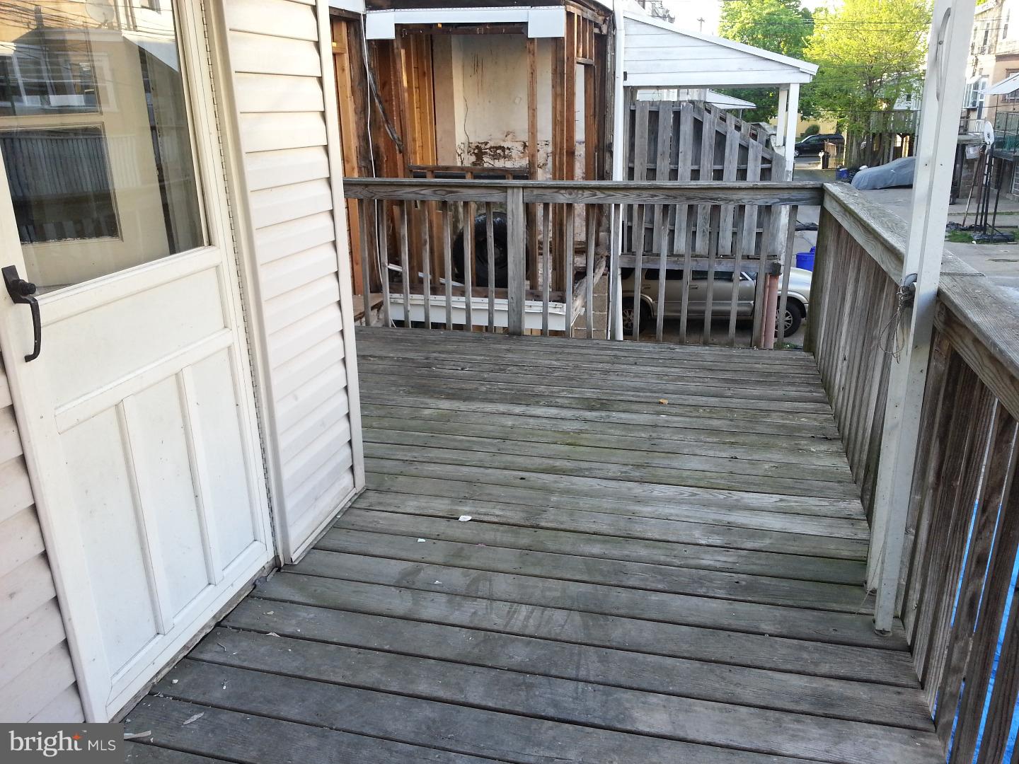 525 Littlecroft Road Upper Darby, PA 19082 - Photo 20 of 20 Deck