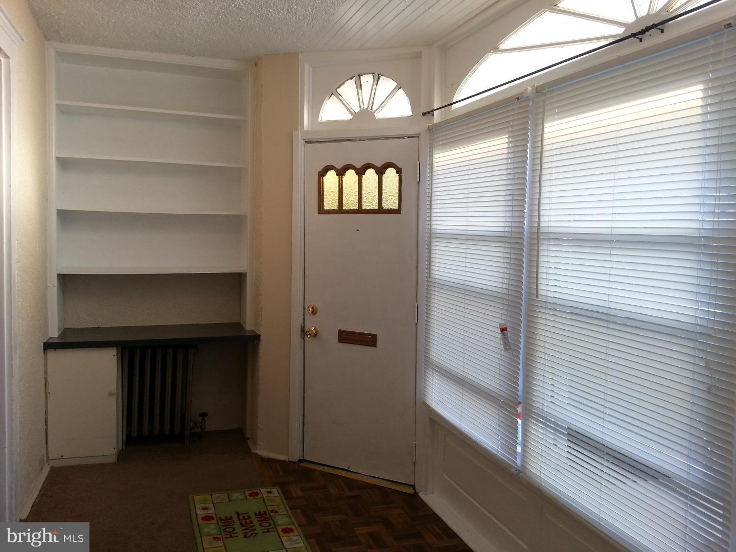 525 Littlecroft Road Upper Darby, PA 19082 - Photo 3 of 20 Foyer
