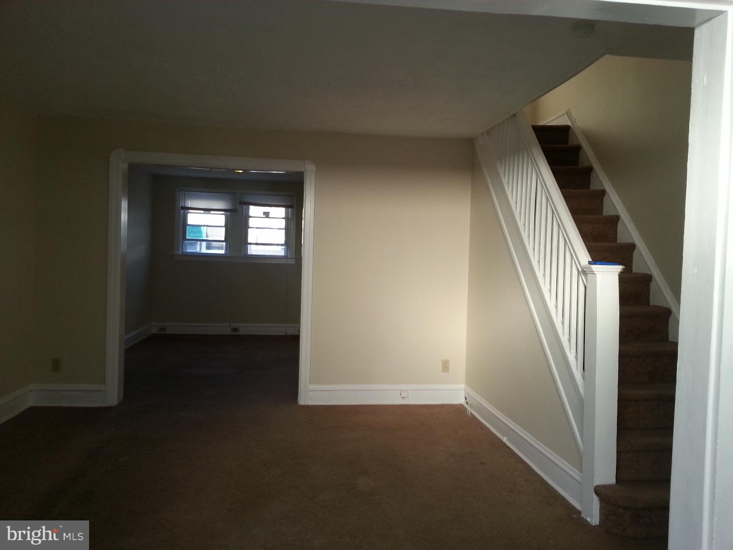 525 Littlecroft Road Upper Darby, PA 19082 - Photo 6 of 20 Living Room