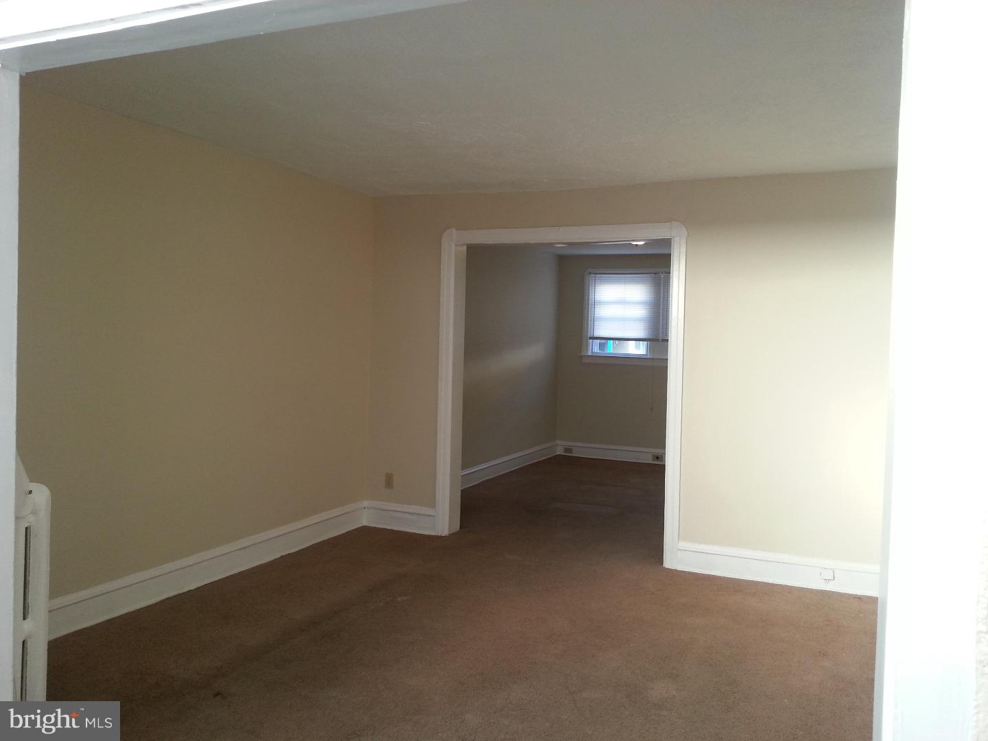 525 Littlecroft Road Upper Darby, PA 19082 - Photo 7 of 20 Living Room