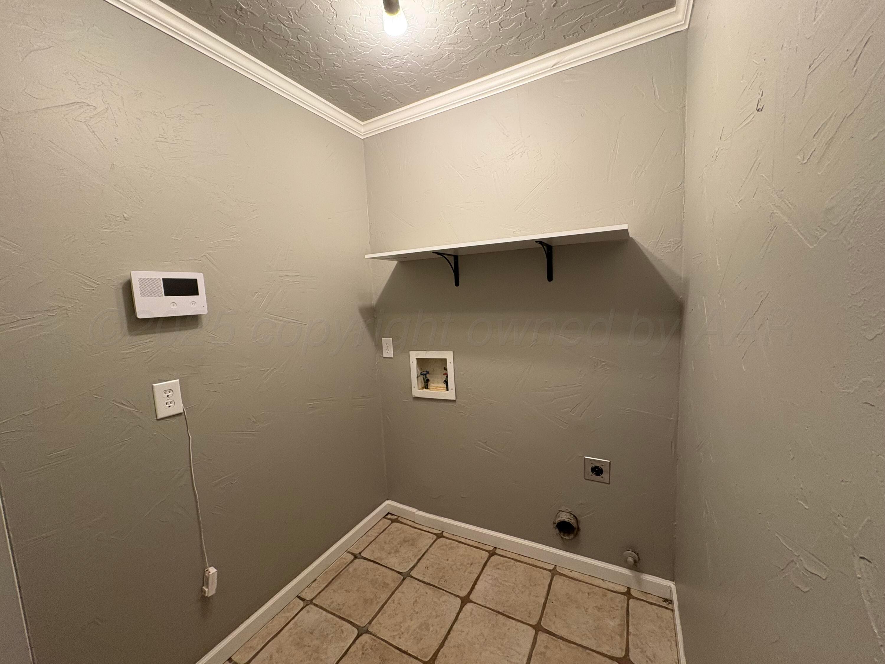 6210 Rutgers Street Amarillo, TX 79109 - Photo 12 of 13 a view of utility room