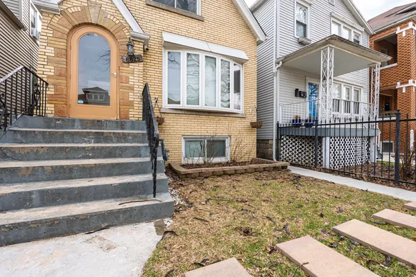 $395,000 | 6825 South Rockwell Street, Chicago, IL 60629