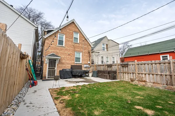 $395,000 | 6825 South Rockwell Street, Chicago, IL 60629