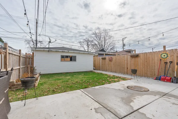 $395,000 | 6825 South Rockwell Street, Chicago, IL 60629