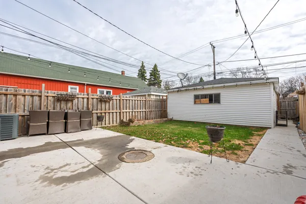 $395,000 | 6825 South Rockwell Street, Chicago, IL 60629