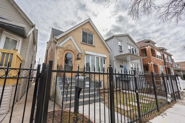 $395,000 | 6825 South Rockwell Street, Chicago, IL 60629