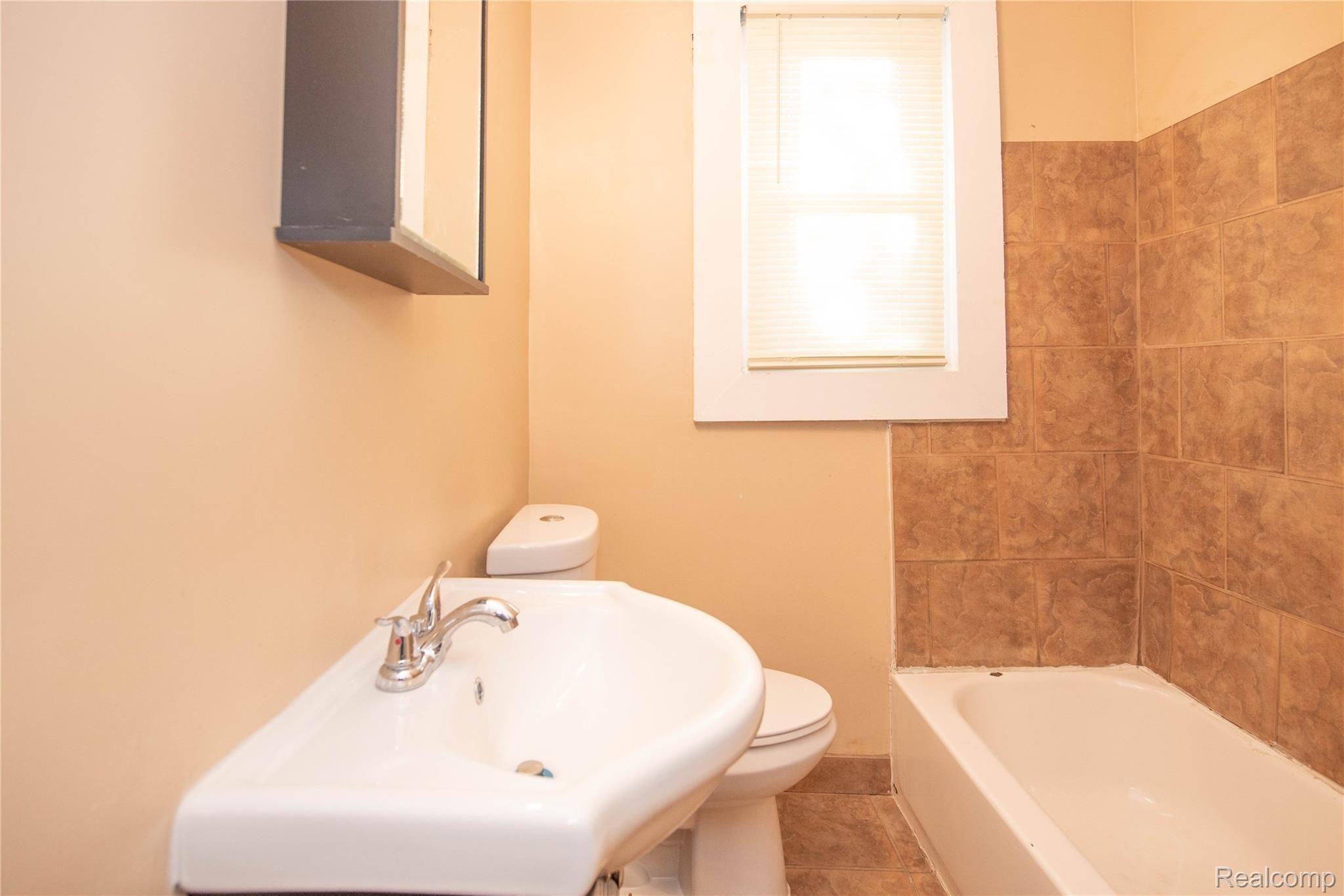 2229 Alter Road Detroit, MI 48215 - Photo 27 of 50 Alter 2229 -27.jpg