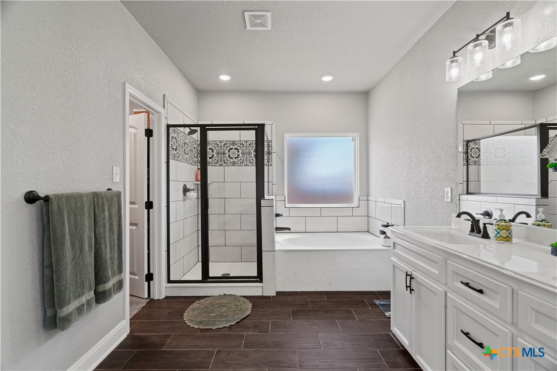 7619 McCulloch Road Temple, TX 76502 - Photo 11 of 31 Primary bathroom