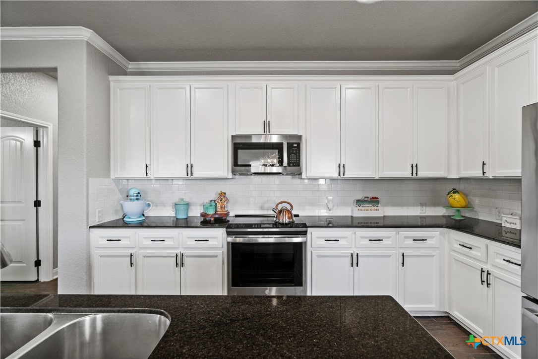 7619 McCulloch Road Temple, TX 76502 - Photo 5 of 31 Updated stainless steel appliances