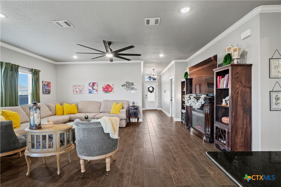 7619 McCulloch Road Temple, TX 76502 - Photo 9 of 31 Family room