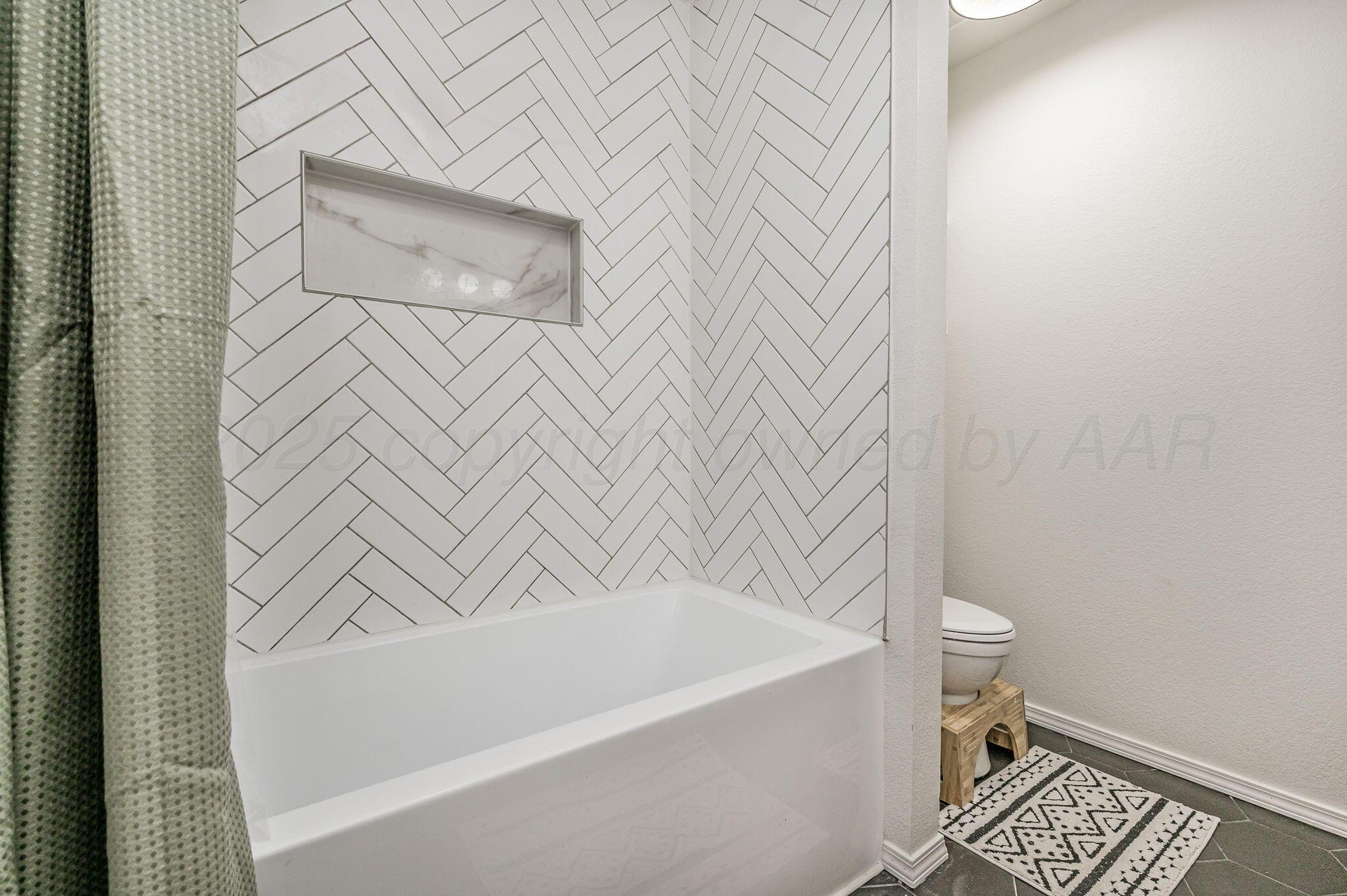 501 Lantana Road Amarillo, TX 79124 - Photo 11 of 34 Hall bath 2