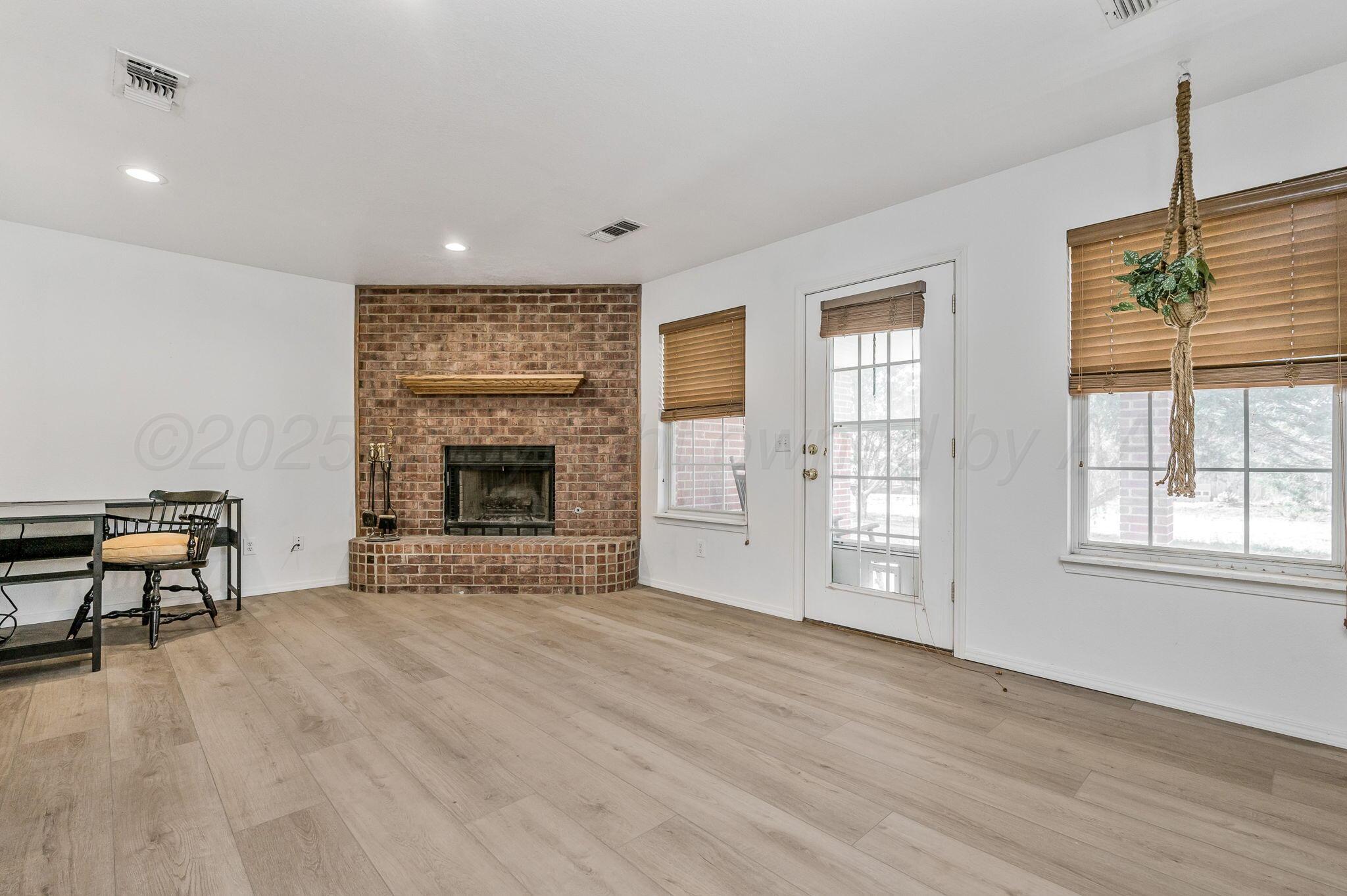 501 Lantana Road Amarillo, TX 79124 - Photo 12 of 34 Guest living room