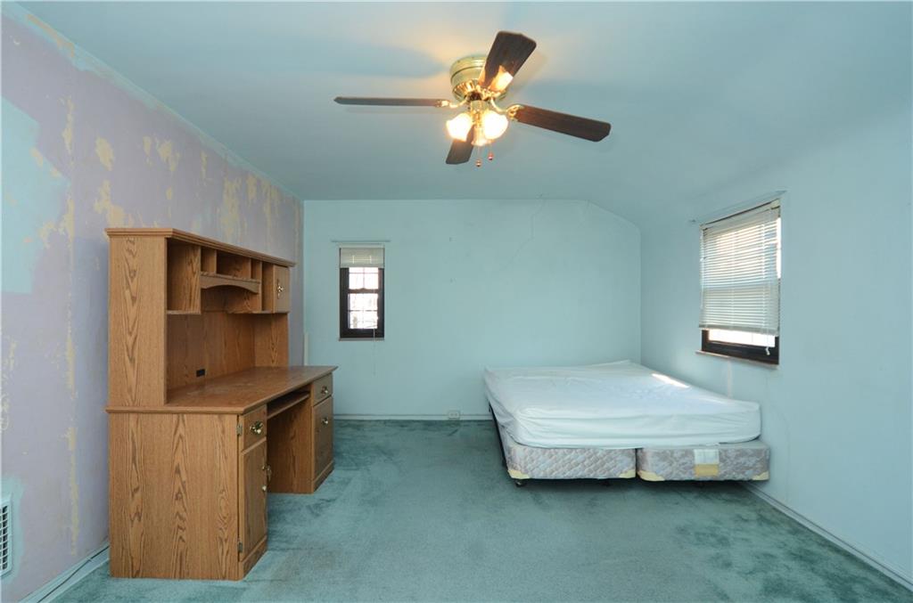 517 Old Farm Road Pittsburgh, PA 15234 - Photo 14 of 24 Large bedroom with walk-in closet.