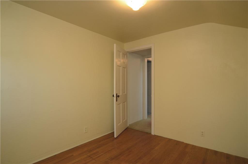 517 Old Farm Road Pittsburgh, PA 15234 - Photo 16 of 24 Secondary bedroom with hardwood flooring