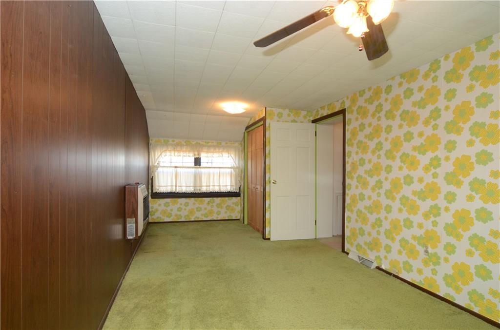 517 Old Farm Road Pittsburgh, PA 15234 - Photo 22 of 24 Great spot for a play room or guest room!
