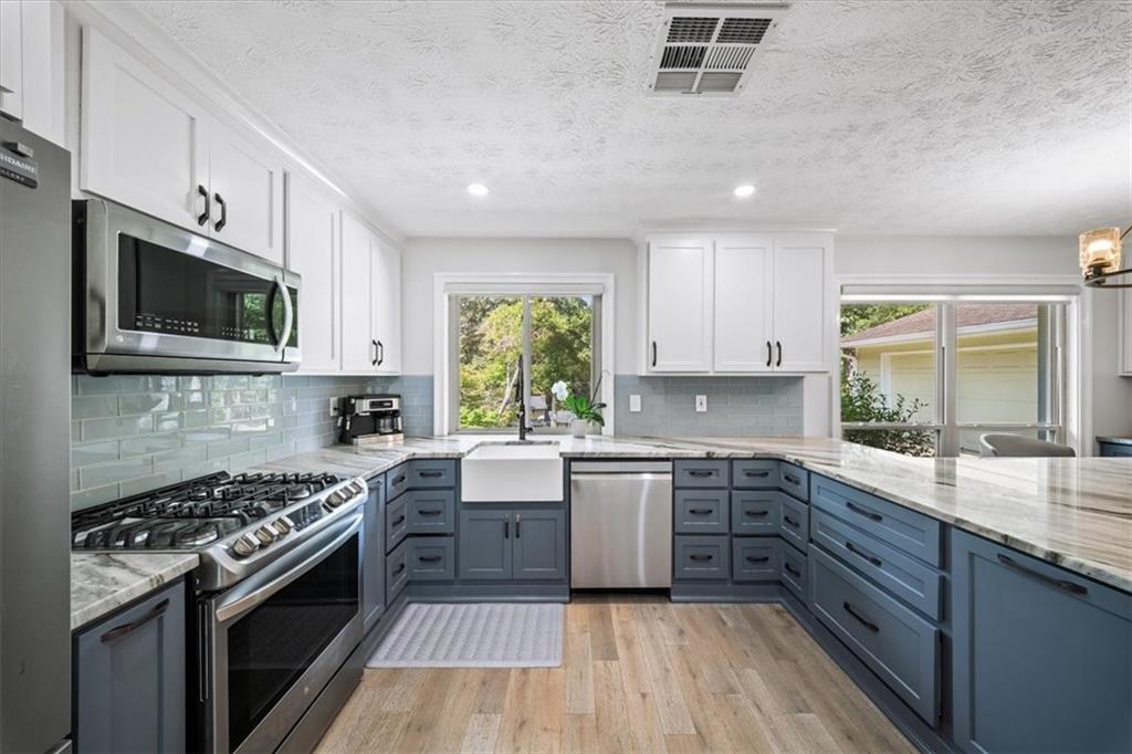 1365 Ridgefield Drive Roswell, GA 30075 - Photo 15 of 41