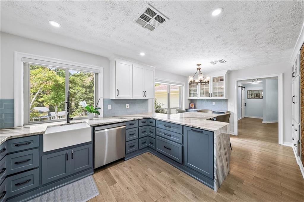 1365 Ridgefield Drive Roswell, GA 30075 - Photo 17 of 41