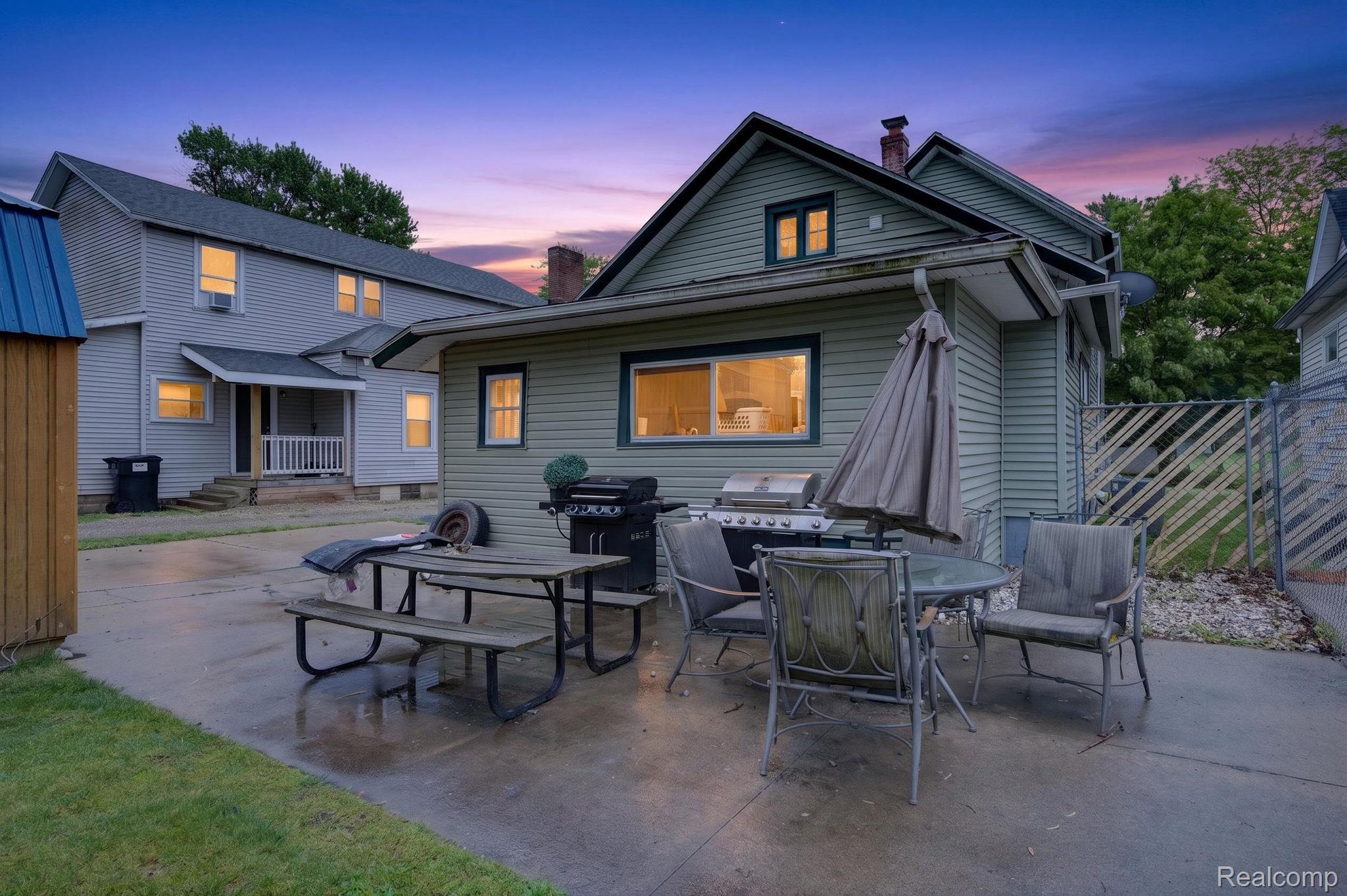 304 West Ridge Street Owosso, MI 48867 - Photo 38 of 45 41-web-or-mls-DSC_0388#twilight.jpg