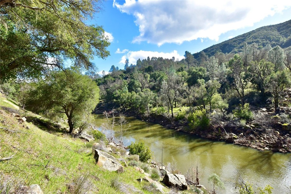 76450 Deer Pass Road Bradley, CA 93426 - Photo 35 of 50 a view of a lake with houses