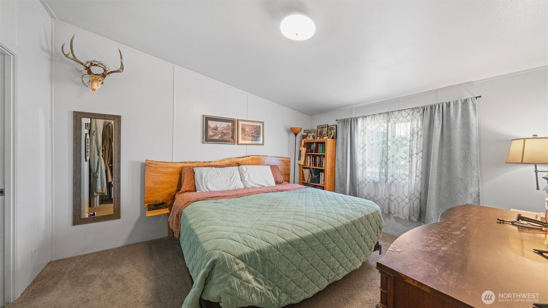 457 McKinney Road Walla Walla, WA 99362 - Photo 16 of 29 a bedroom with a two bed and a table