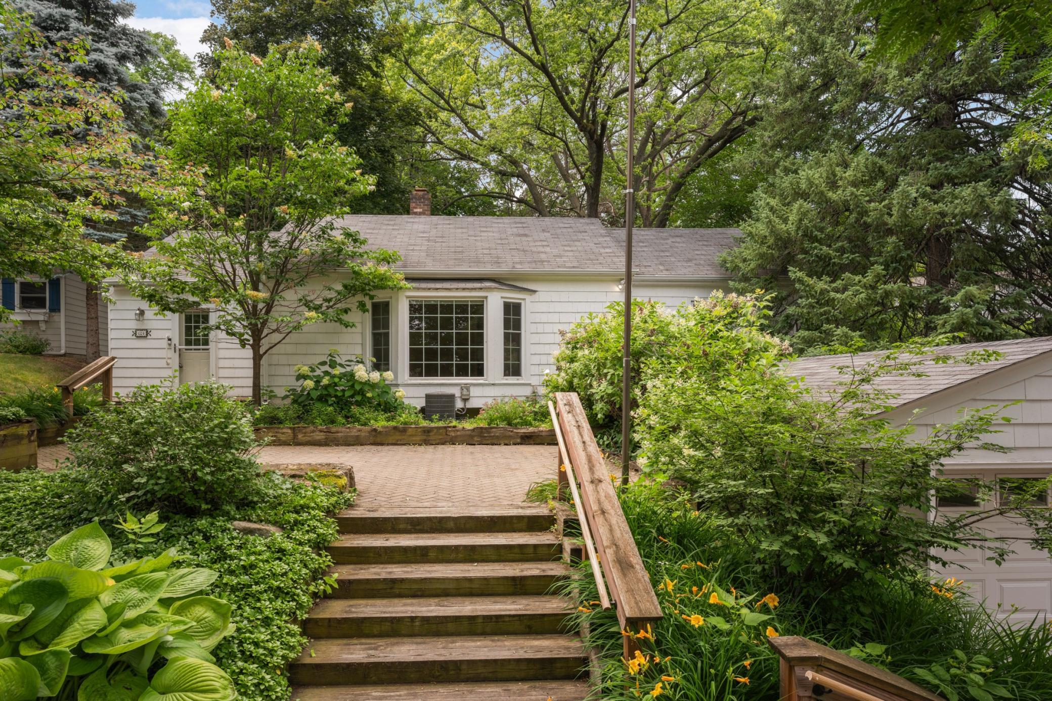 624 Pleasant Street Excelsior, MN 55331 - Photo 4 of 37