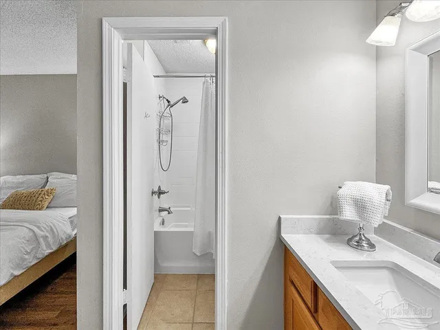 $185,000 | 5001 Grande Drive, Unit 823, Pensacola, FL 32504