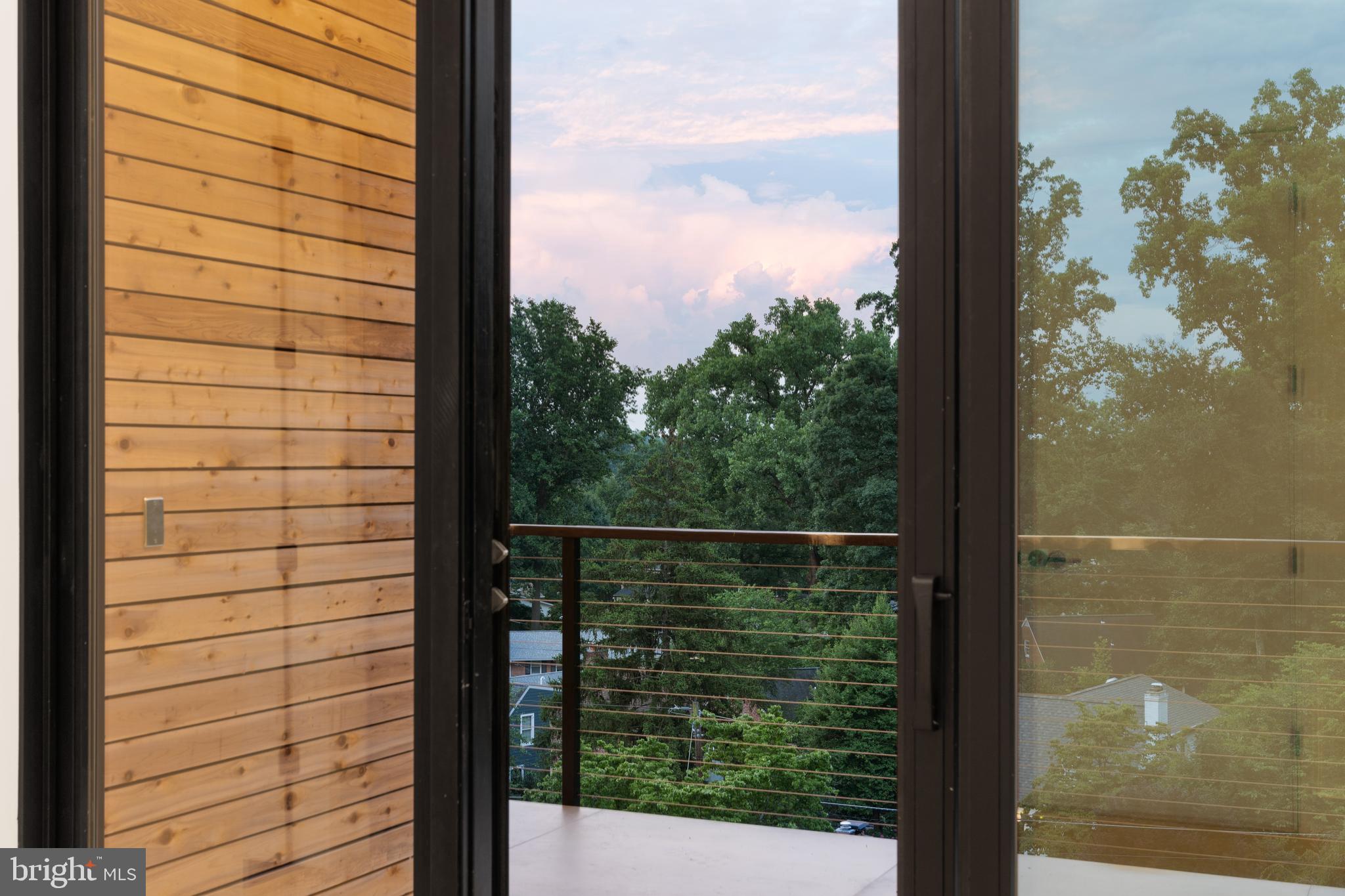 5208 Danbury Road Bethesda, MD 20814 - Photo 3 of 126