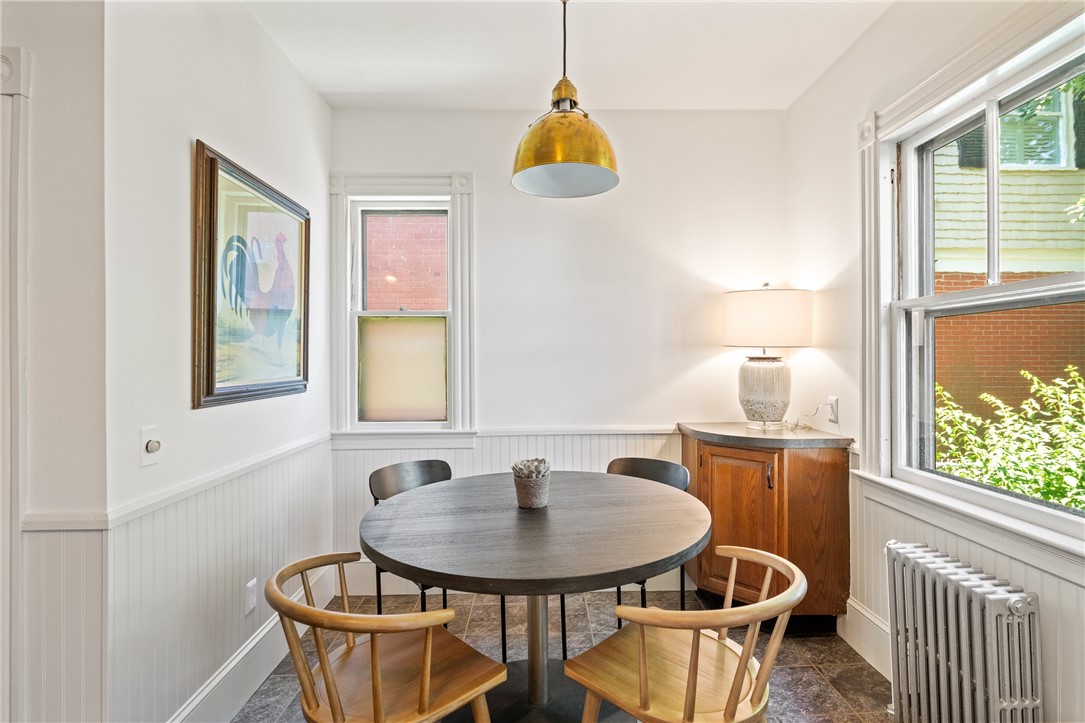 14 Greenough Place, Unit A Newport, RI 02840 - Photo 10 of 24 Eat in kitchen/breakfast area