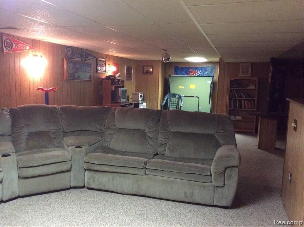 6328 Rickett Road Brighton, MI 48116 - Photo 19 of 26 image.jpg