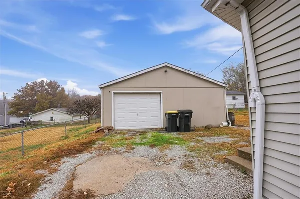 $199,000 | 218 East Kay Street, Lansing, KS 66043